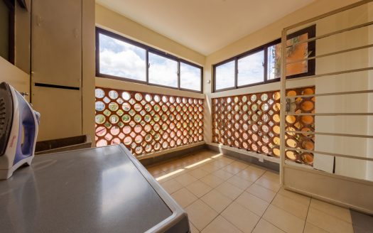 3 Bedroom + Sq Apartments In Kilimani To Rent