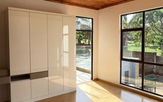 4 Bedroom Villas Windsor