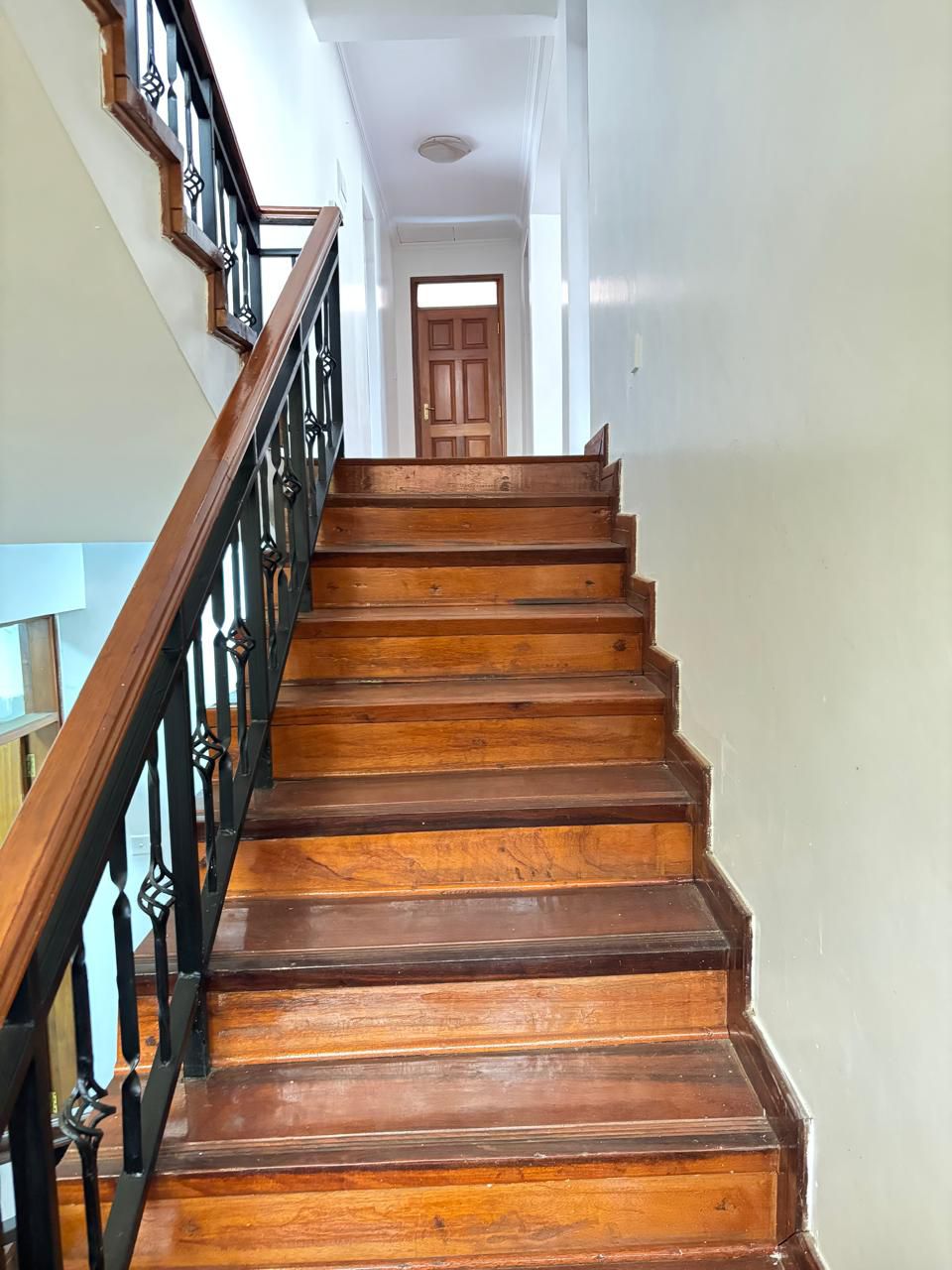 5 Bed Townhouse With Ensuite In Valley Arcade